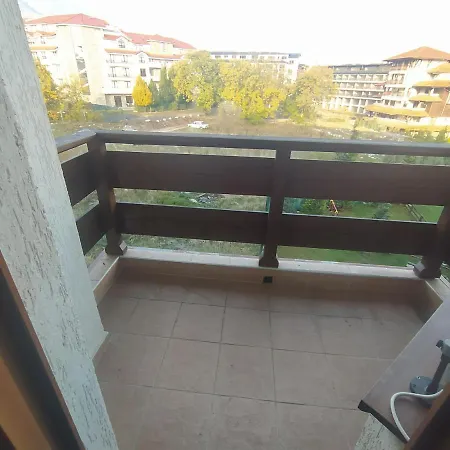 Apartment Pine Tree B11 *