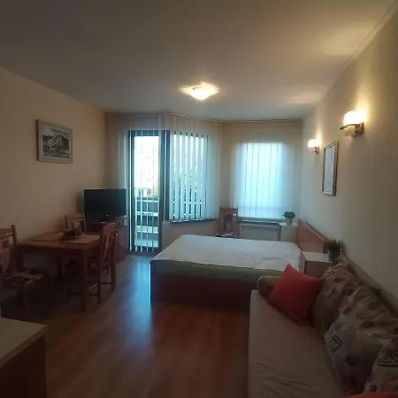 Pine Tree B11 Apartment *