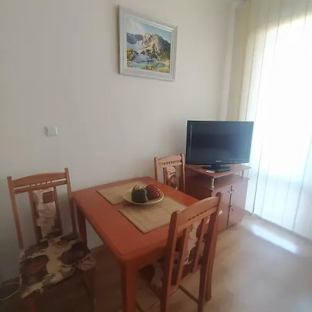 Pine Tree B11 Apartment